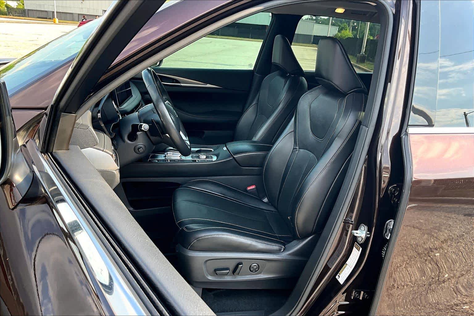 Used 2022 INFINITI QX60 Luxe w/ Cargo Package FWD image 8