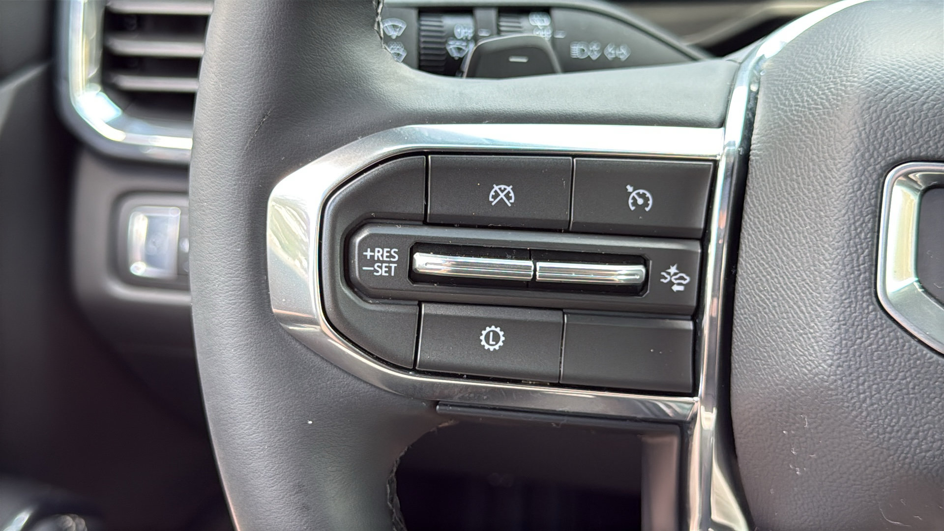 Used 2026 GMC Acadia Elevation w/ Elevation Premium Package FWD image 16