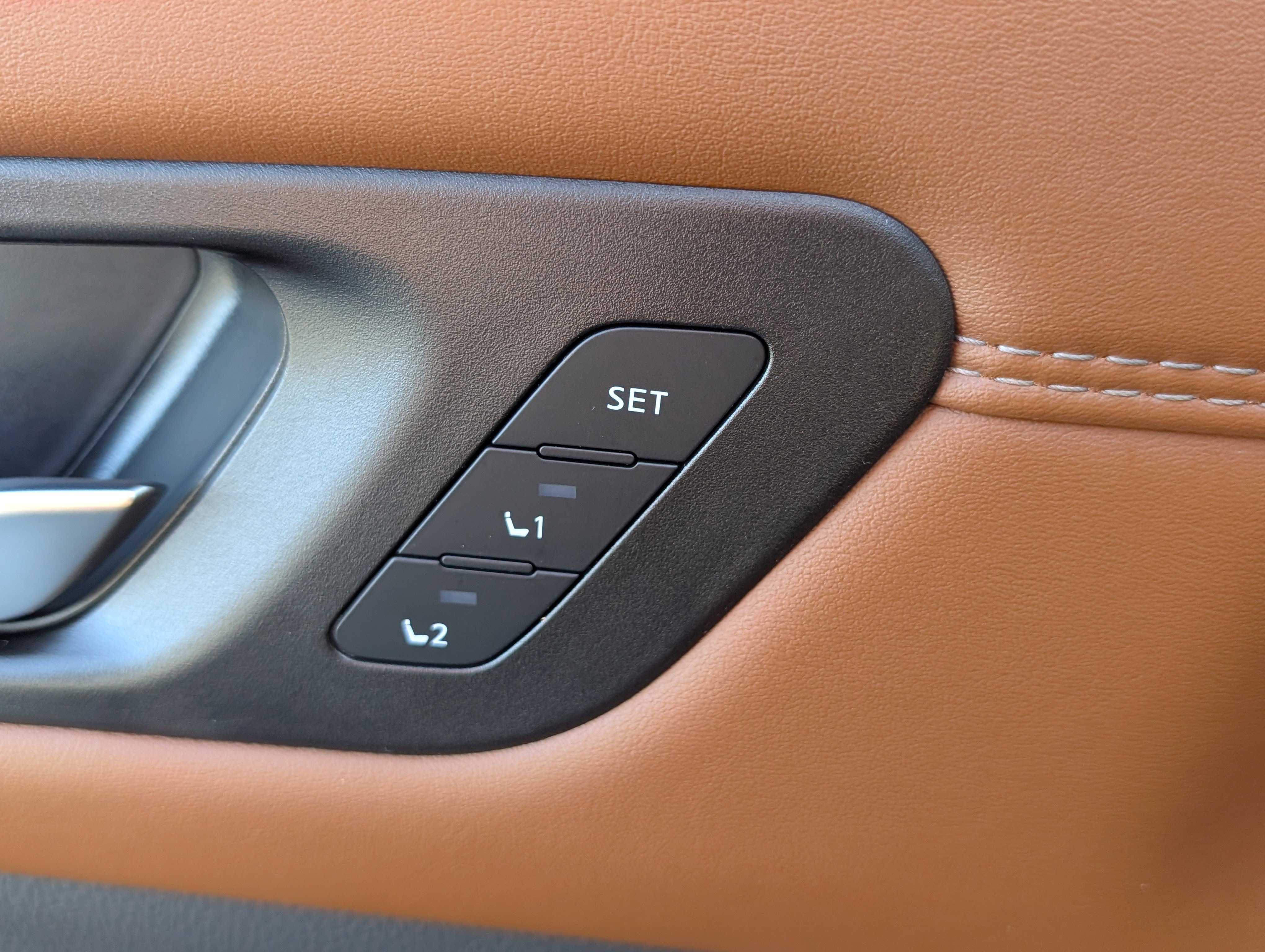 Used 2025 Nissan Pathfinder Platinum image 23