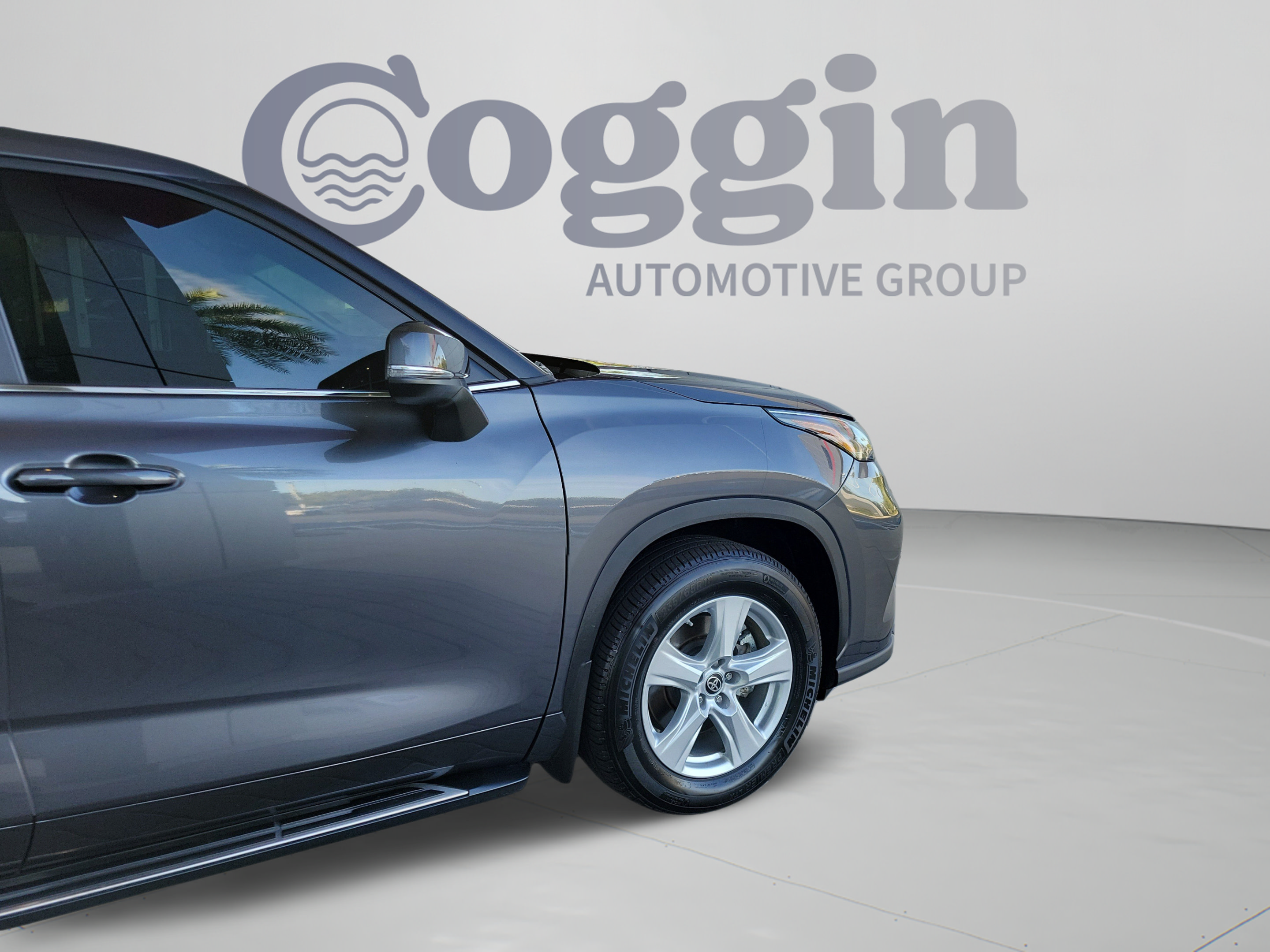 Used 2024 Toyota Highlander LE AWD/4WD image 9