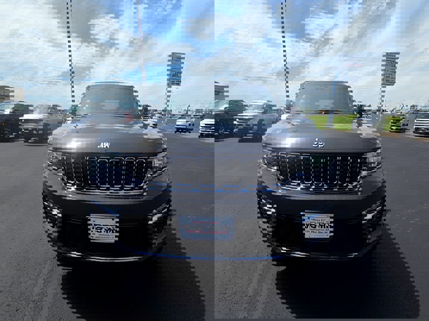 New 2025 Jeep Grand Cherokee Limited w/ Trailer Tow Package image 2