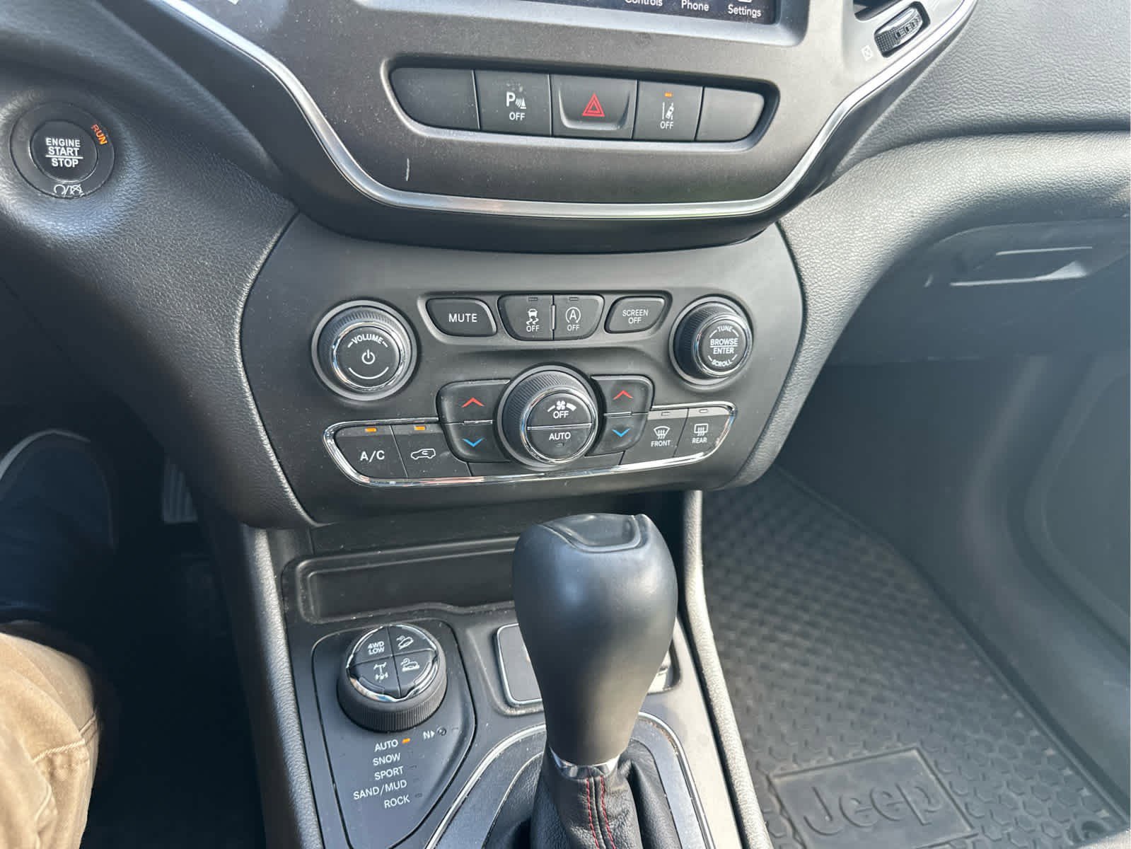 Used 2021 Jeep Cherokee Trailhawk w/ Trailer Tow Group AWD/4WD image 8