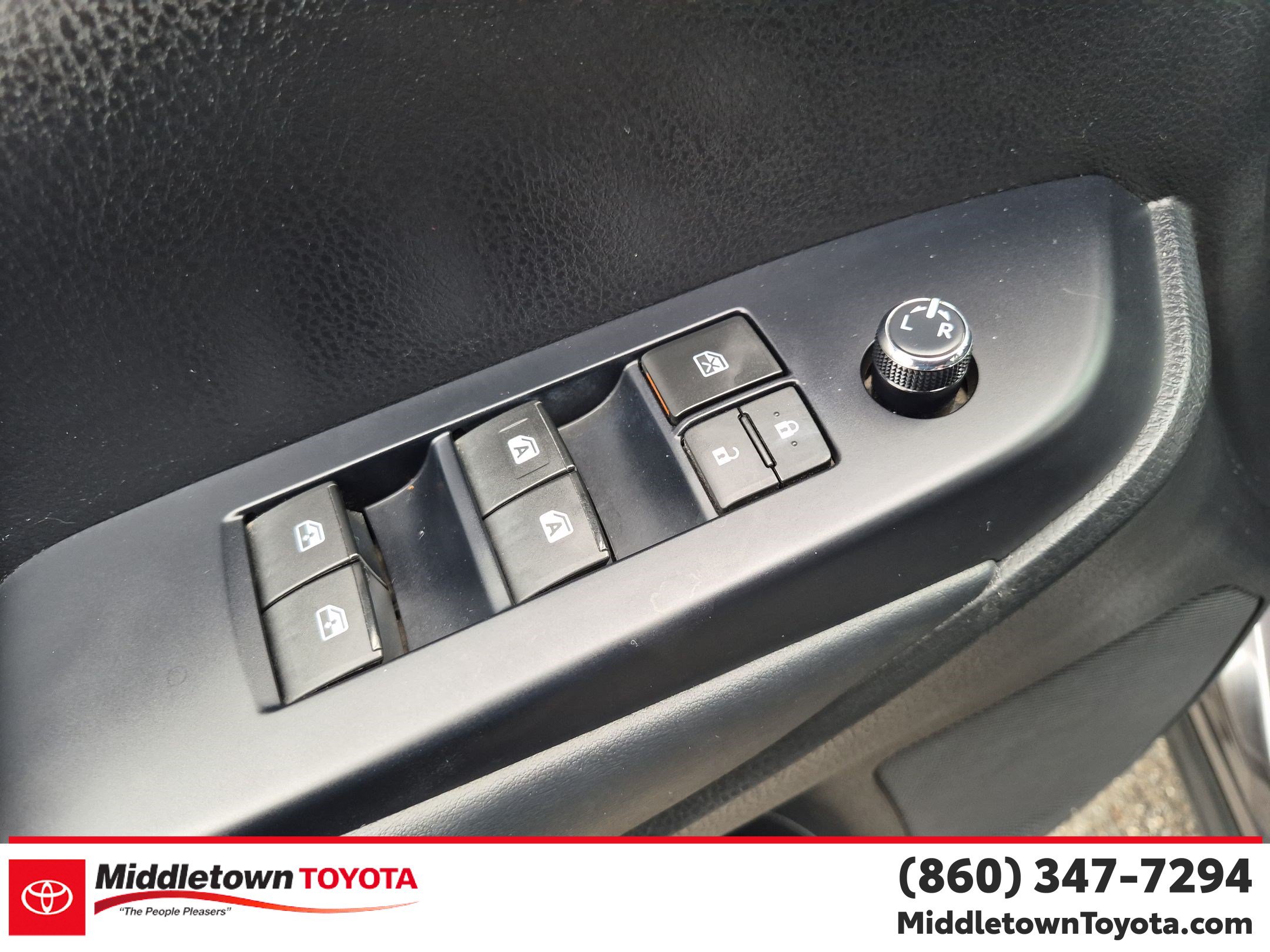 Used 2015 Toyota Highlander XLE AWD/4WD image 12