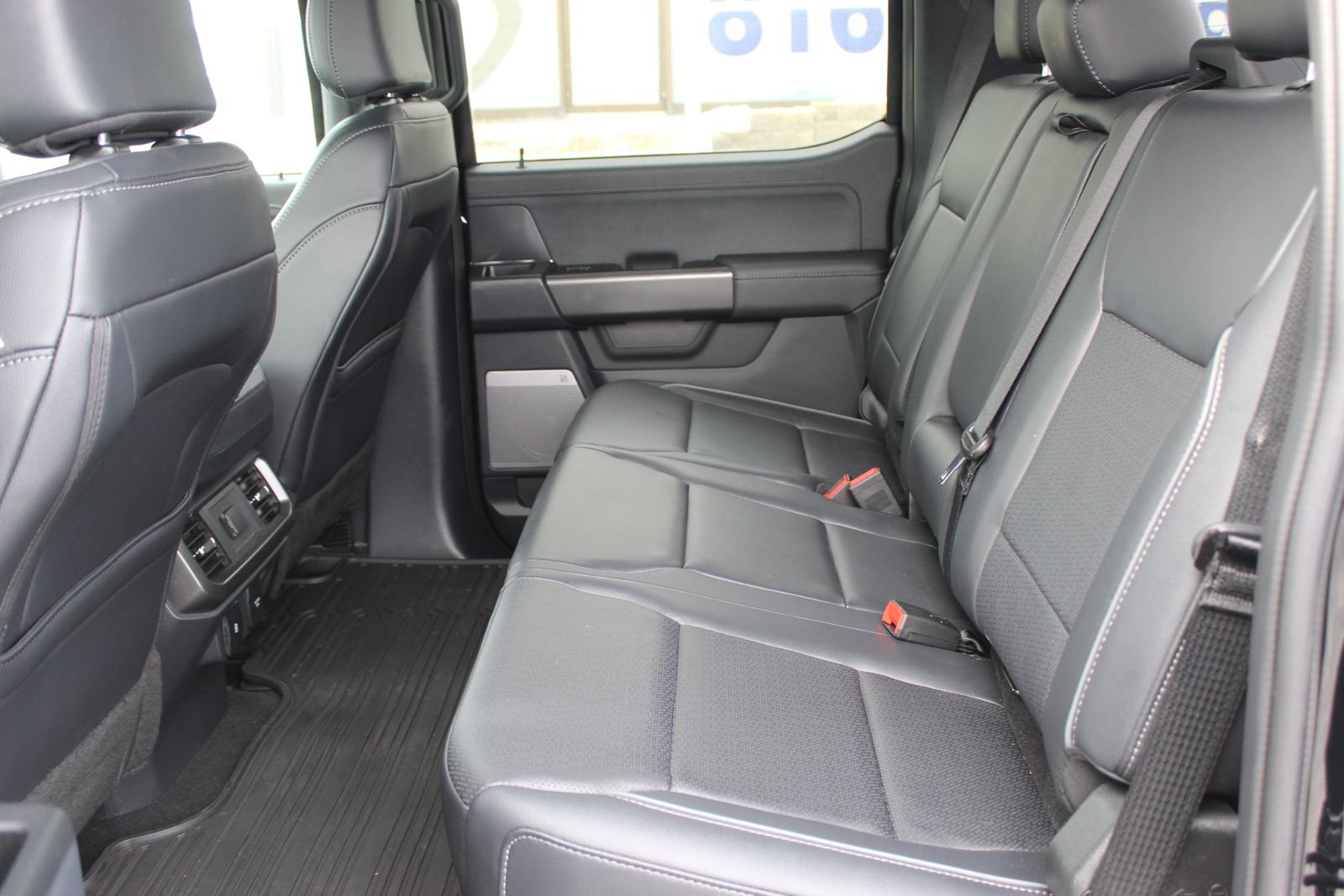 New 2025 Ford F150 Lariat w/ Equipment Group 501A Mid image 23