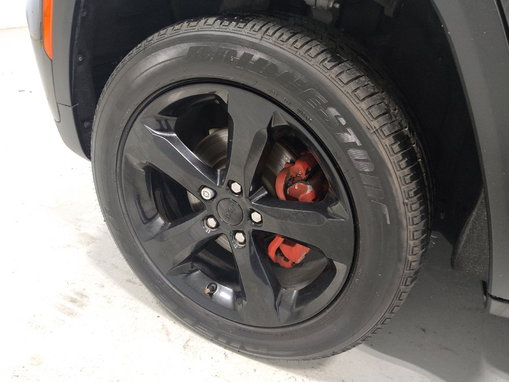 Used 2023 Jeep Grand Cherokee Altitude AWD/4WD image 31