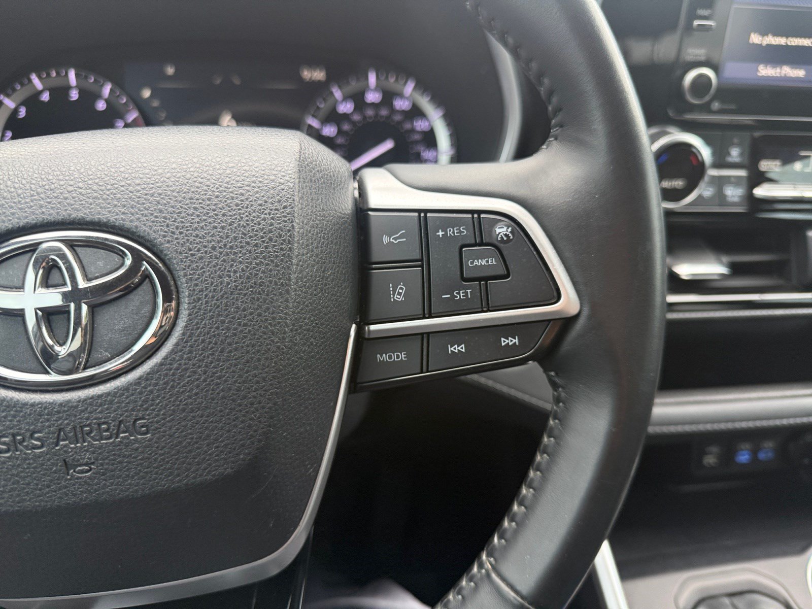 Used 2022 Toyota Highlander XSE FWD image 25