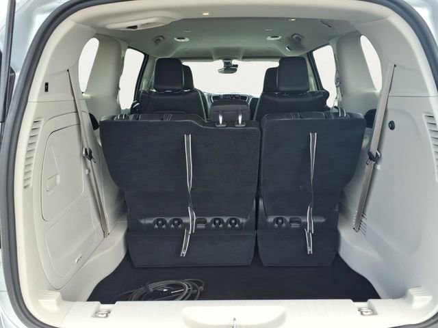 Used 2024 Chrysler Pacifica Select image 24
