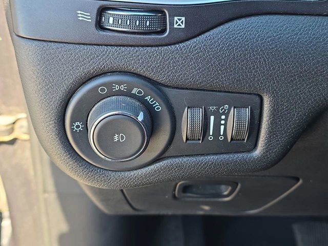 Used 2021 Jeep Cherokee Trailhawk w/ Trailer Tow Group image 22