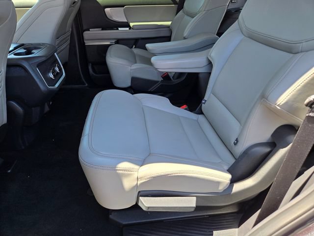 Used 2025 Ford Expedition Active AWD/4WD image 11