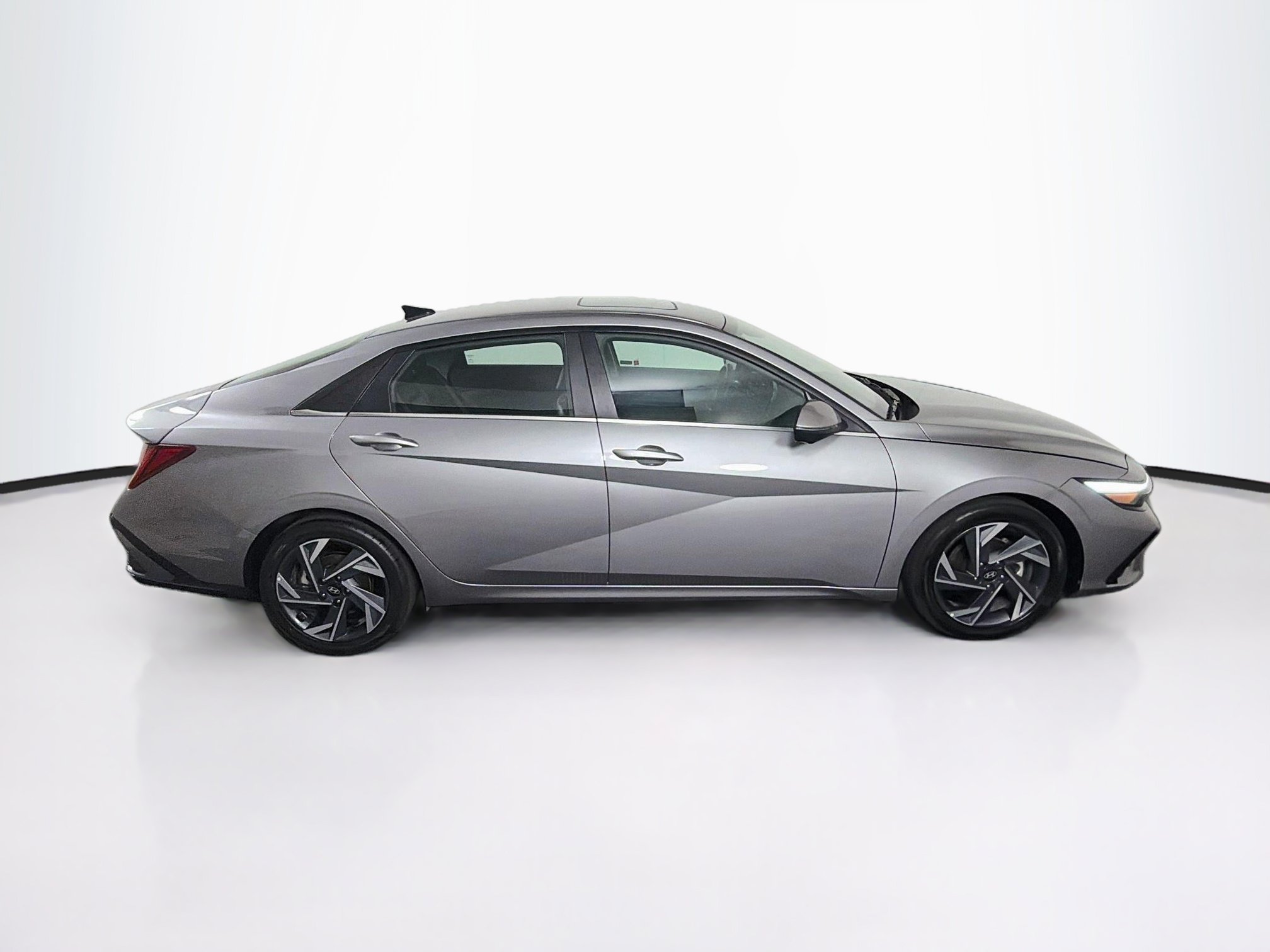 Used 2024 Hyundai Elantra Limited FWD image 10