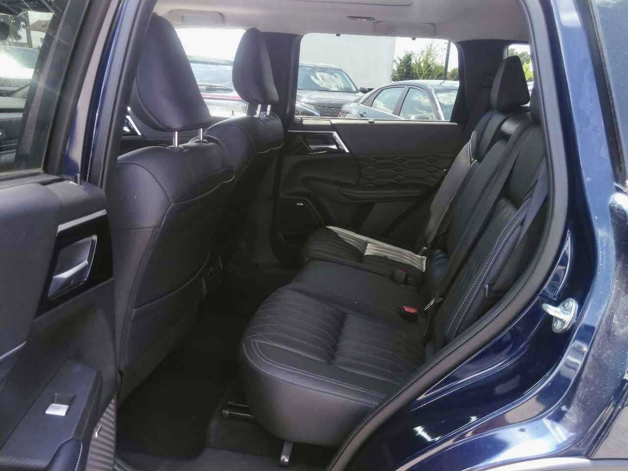 Used 2025 Mitsubishi Outlander SEL AWD/4WD image 8