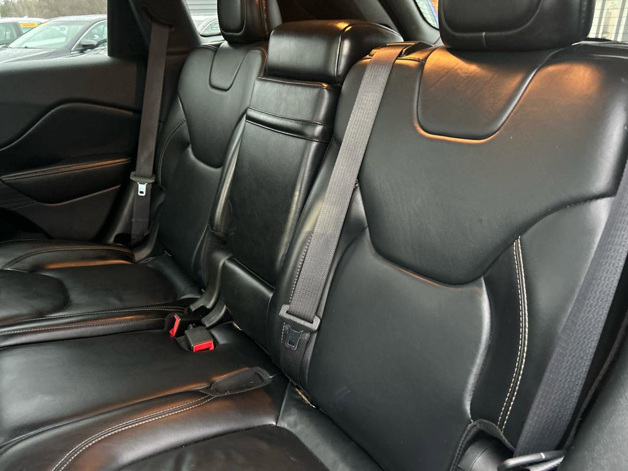 Used 2016 Jeep Cherokee Limited image 26