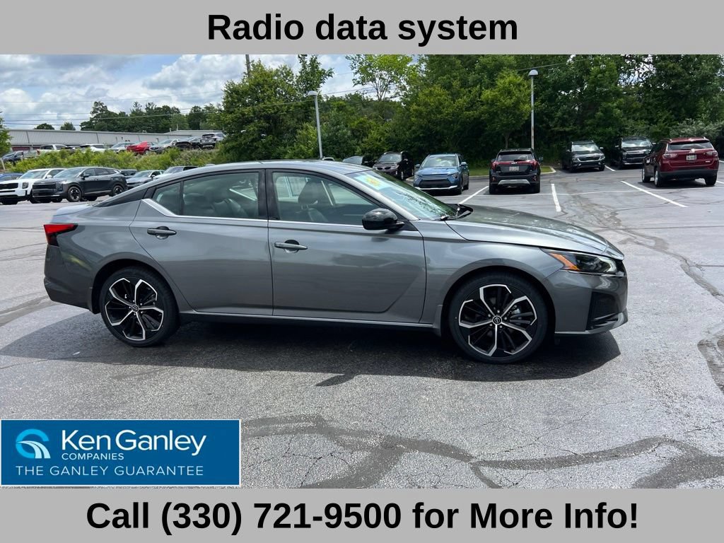 Used 2023 Nissan Altima 2.5 SR AWD/4WD image 7