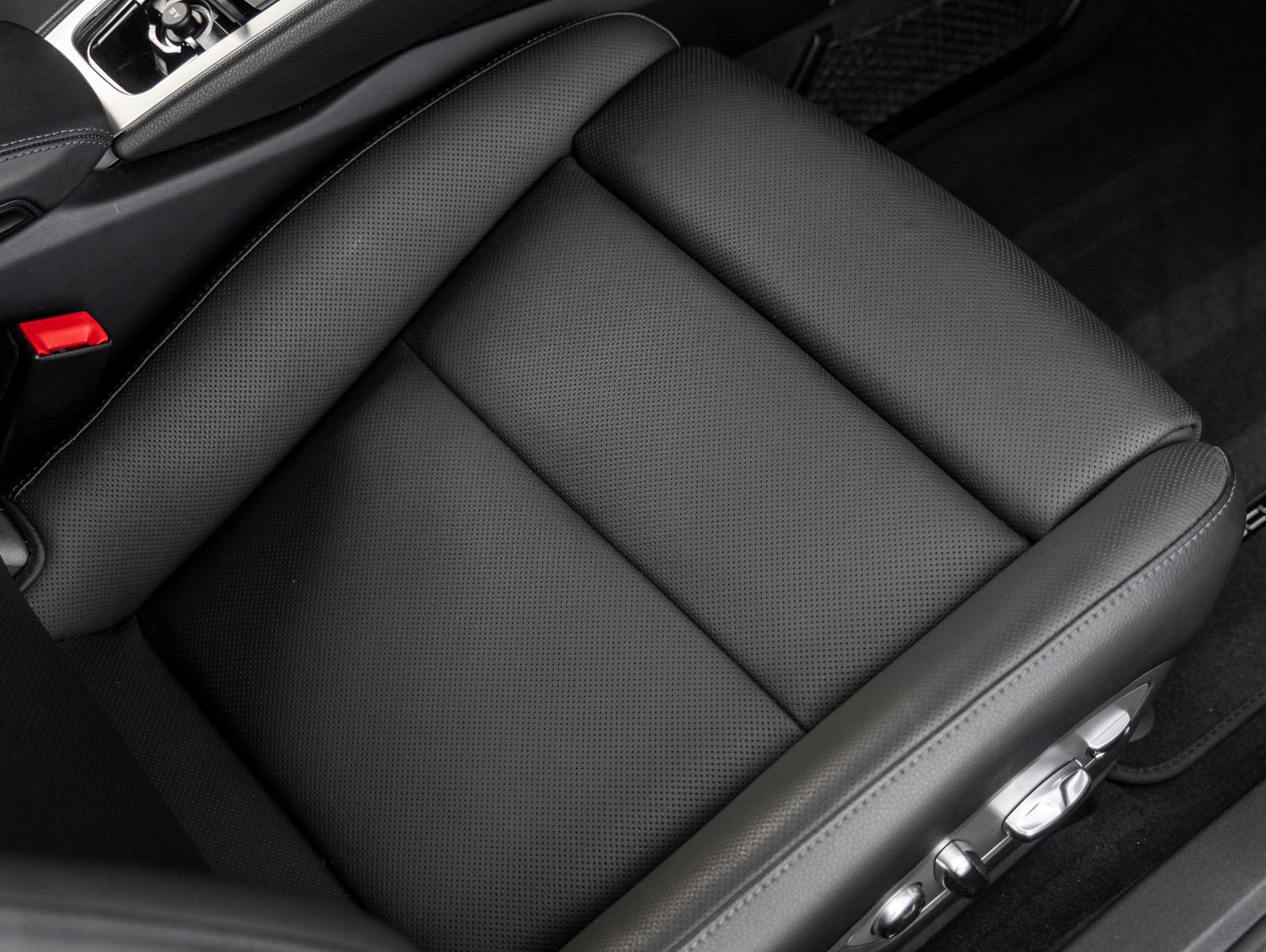 Certified 2024 Porsche 718 Boxster RWD image 34
