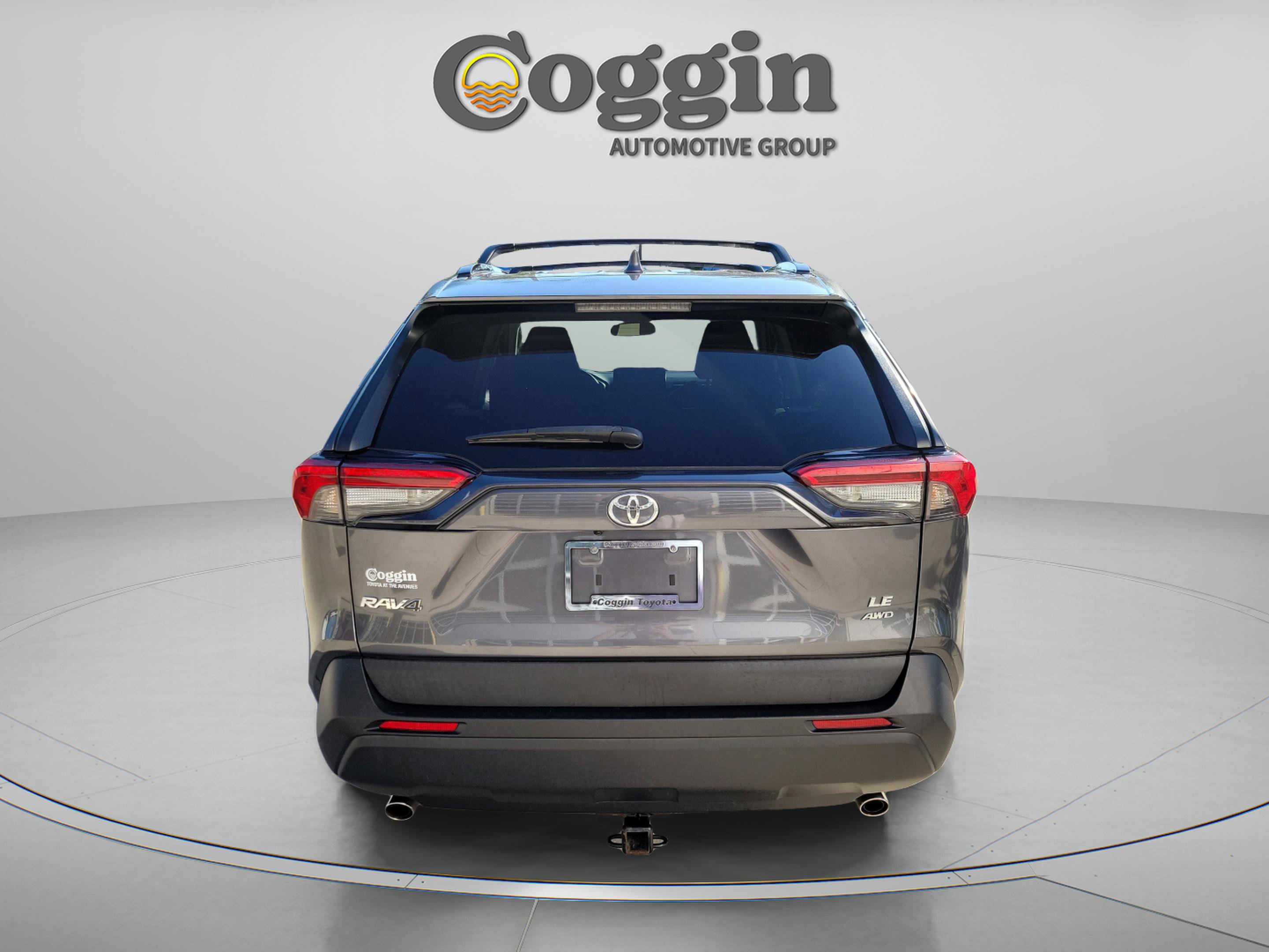 Used 2021 Toyota RAV4 LE AWD/4WD image 3