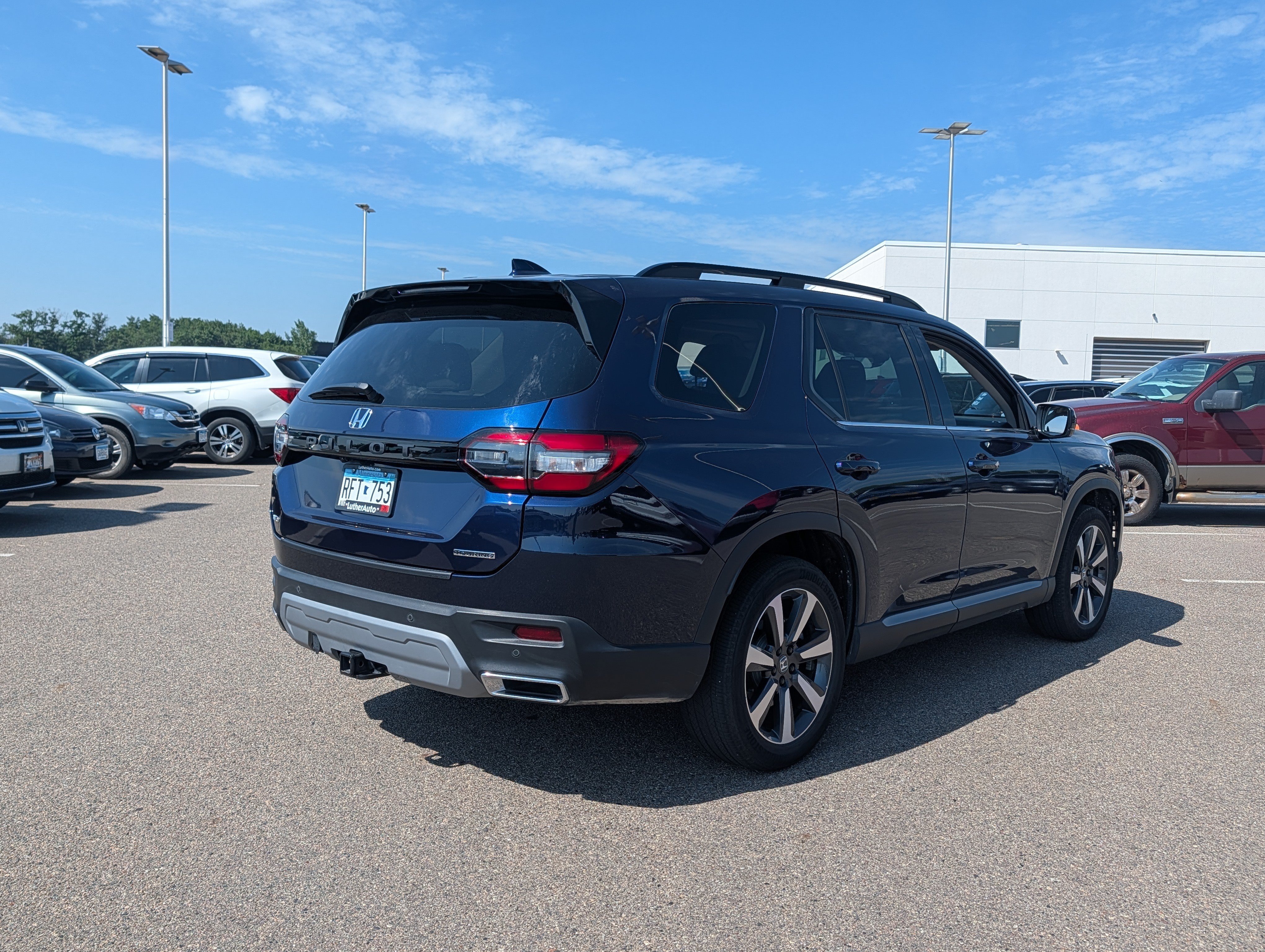 Used 2025 Honda Pilot Touring image 4
