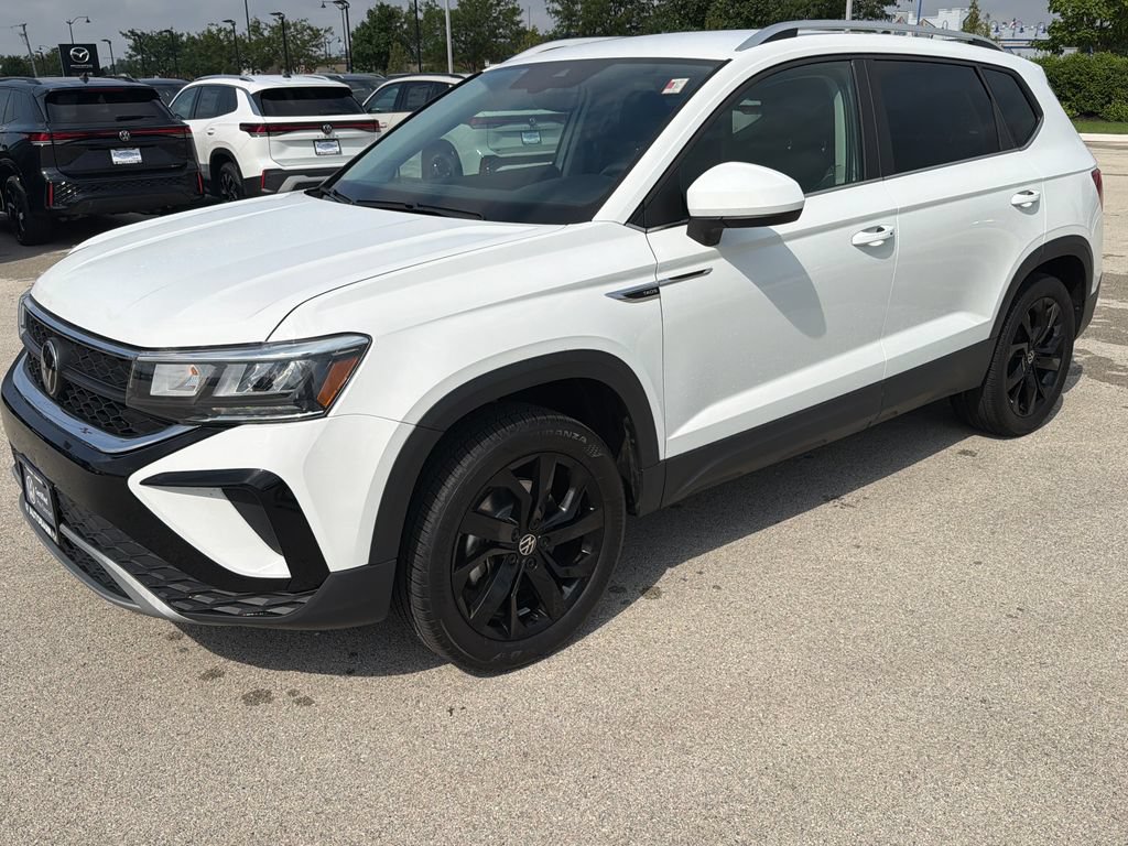 Certified 2023 Volkswagen Taos SE w/ Black Wheel Package AWD/4WD image 3