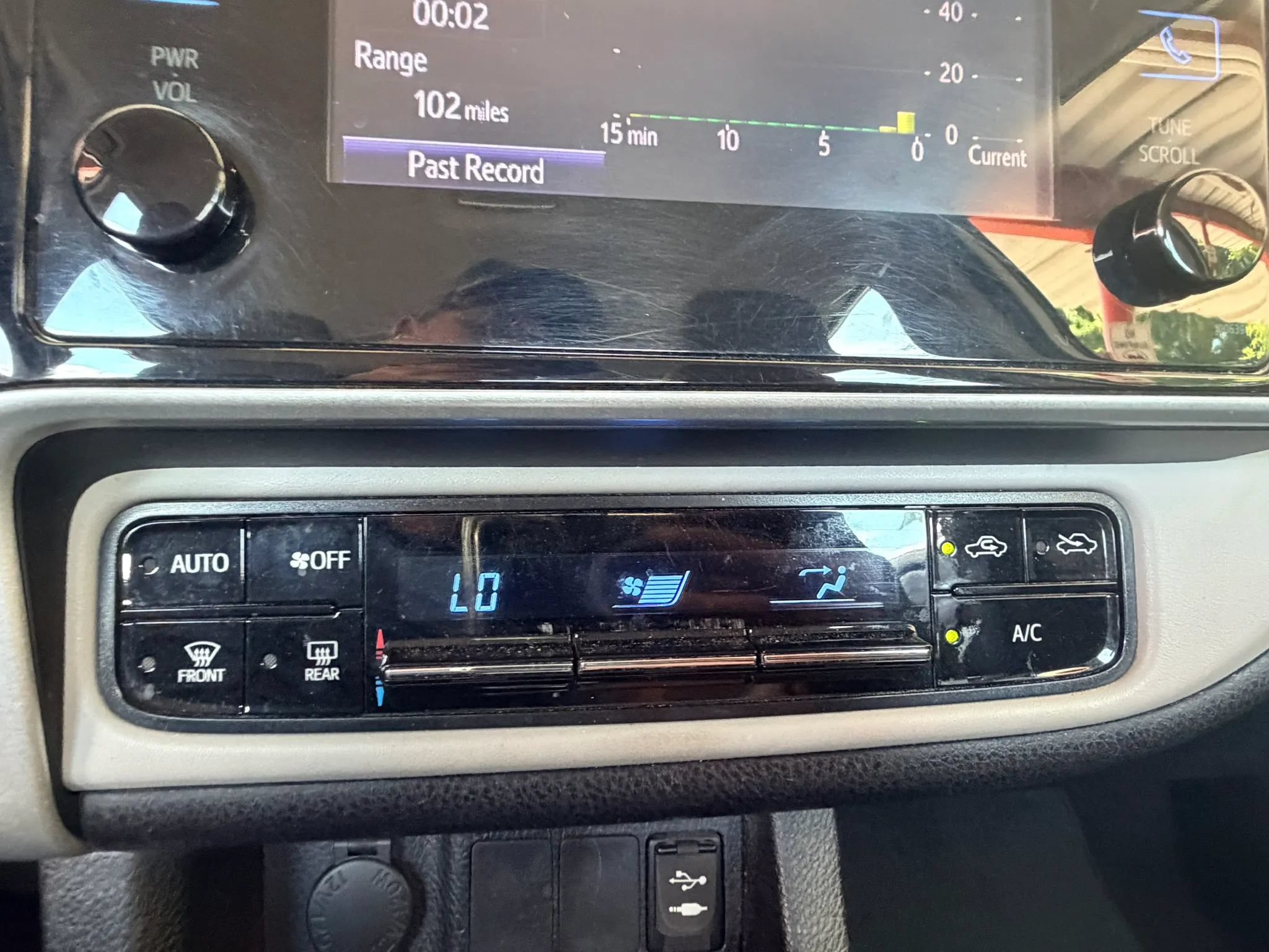 Used 2018 Toyota Corolla LE w/ Carpet Mat Package (TMS) FWD image 14