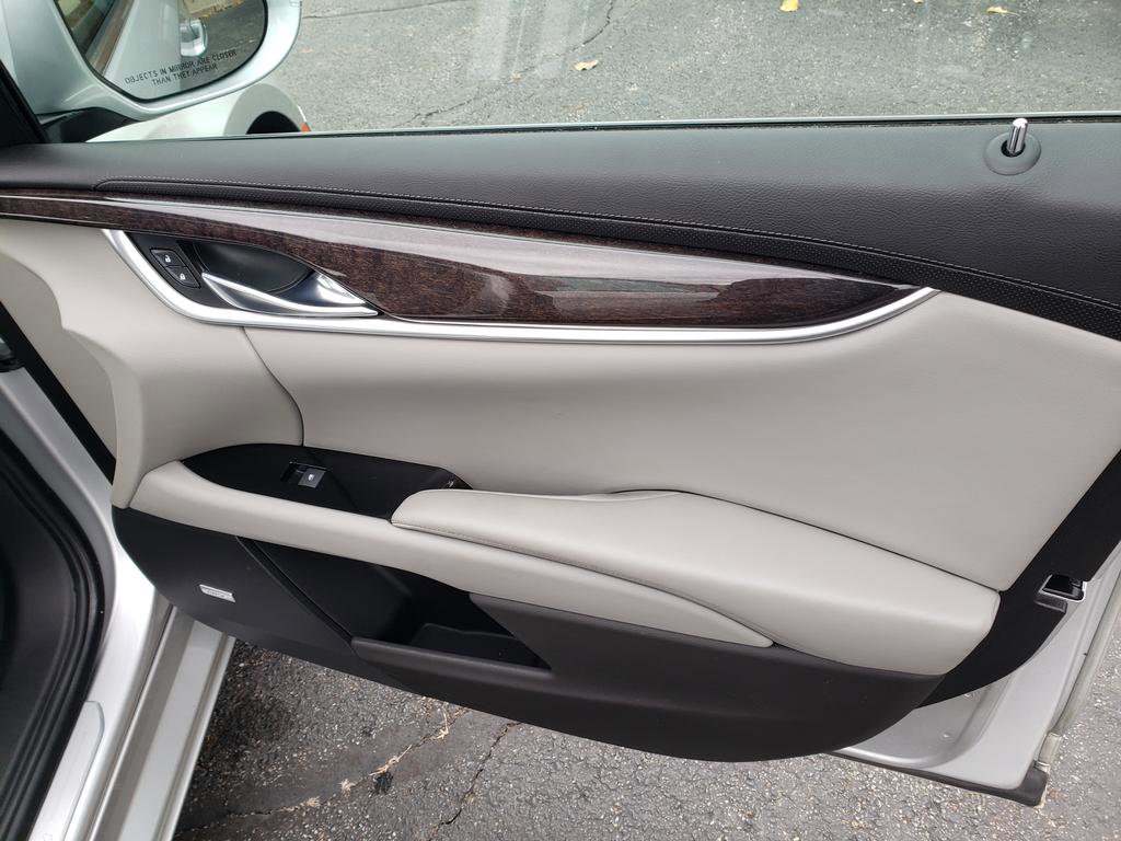 Used 2013 Cadillac XTS Premium image 21