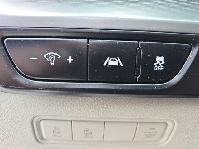 Used 2023 Kia Carnival LX image 25