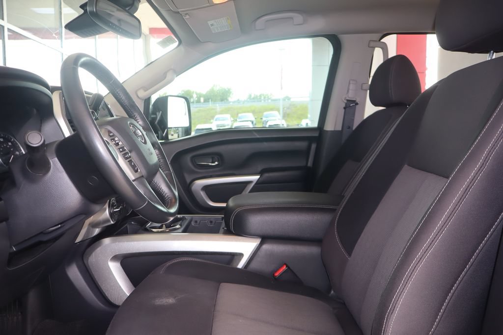 Used 2021 Nissan Titan SV w/ SV Convenience Package AWD/4WD image 14