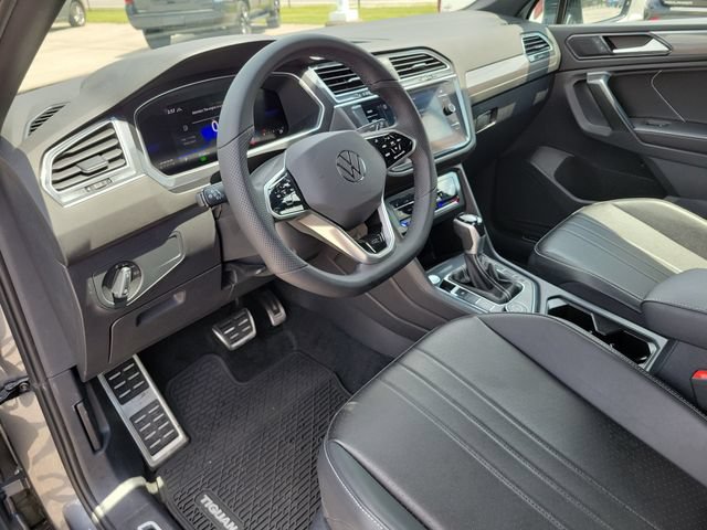 Used 2024 Volkswagen Tiguan SE R-Line AWD/4WD image 21