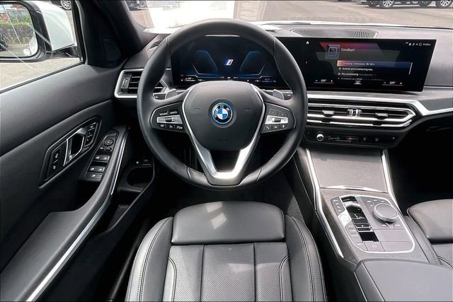 Used 2024 BMW 330e w/ Convenience Package RWD image 5