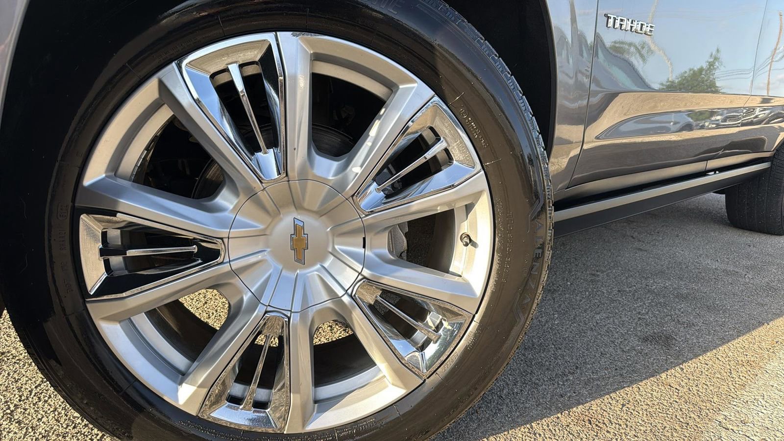 Used 2021 Chevrolet Tahoe High Country w/ Premium Package image 9