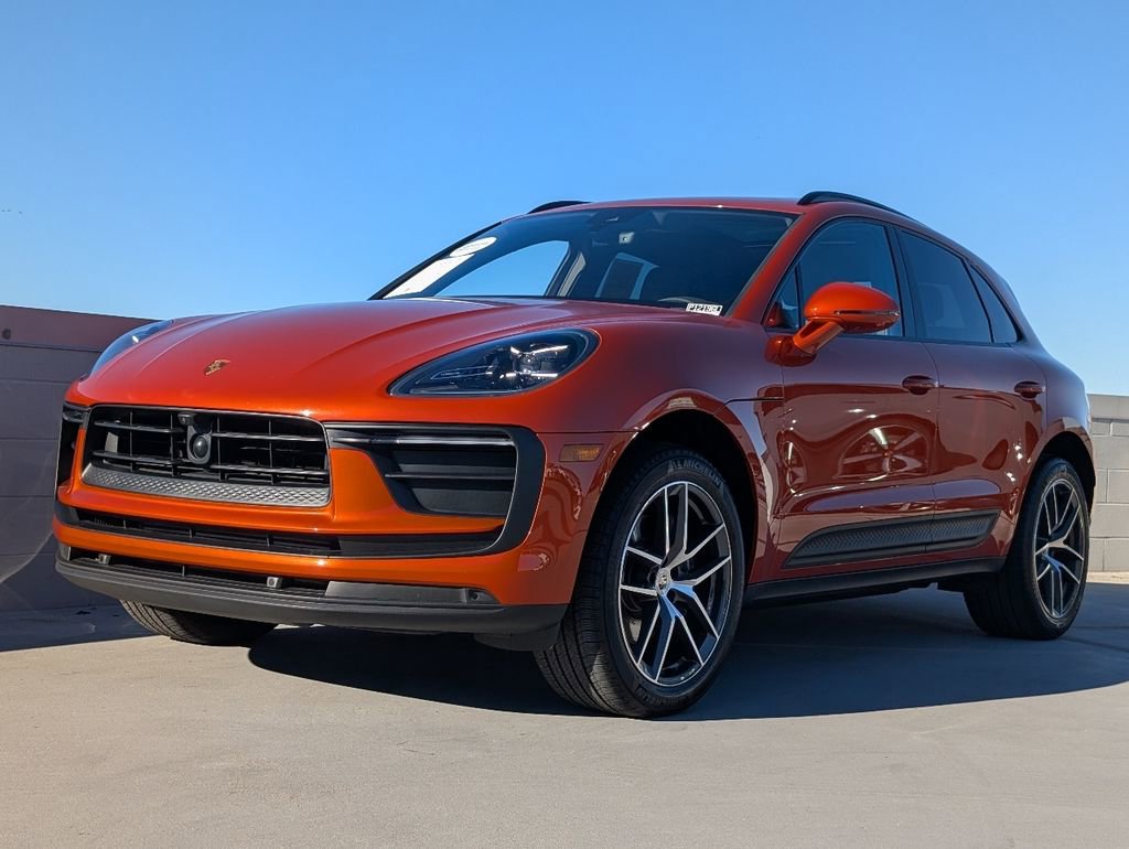 Certified 2024 Porsche Macan image 1