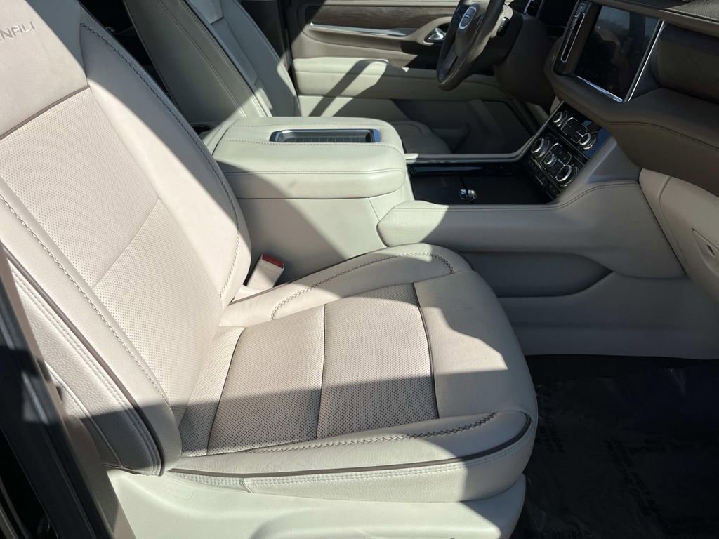 Used 2021 GMC Yukon XL Denali w/ Denali Premium Package image 25