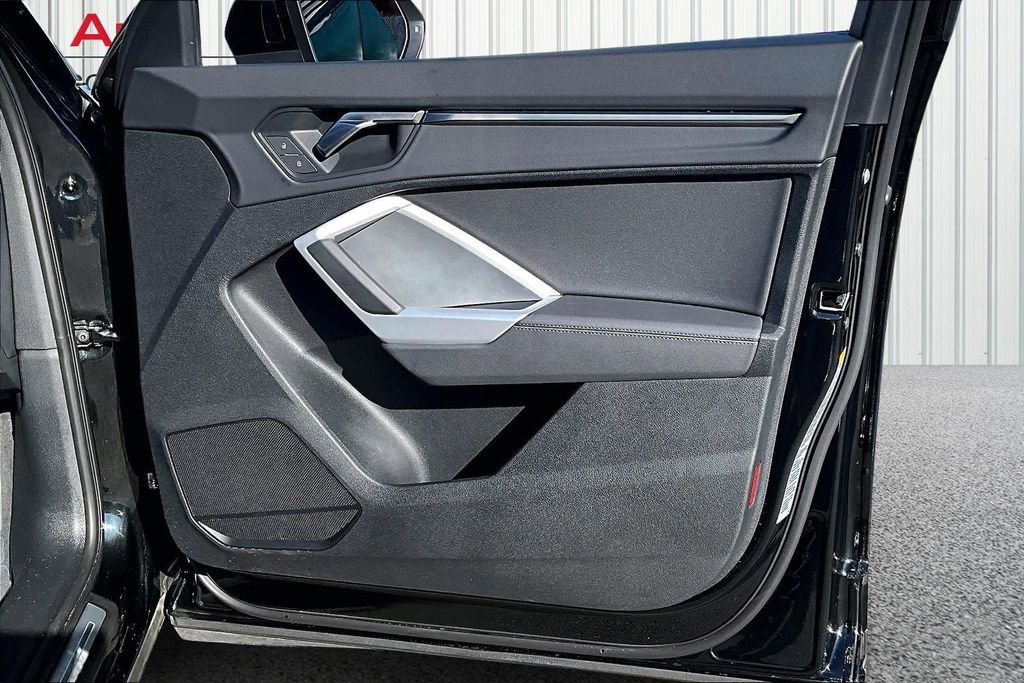 Used 2025 Audi Q3 2.0T Premium w/ Convenience Package image 28