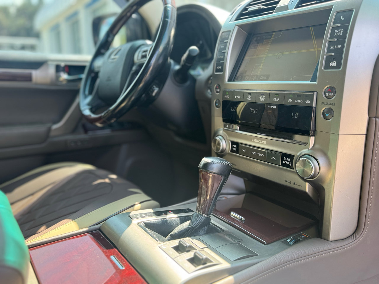 Used 2018 Lexus GX 460 Premium w/ Premium Package image 32