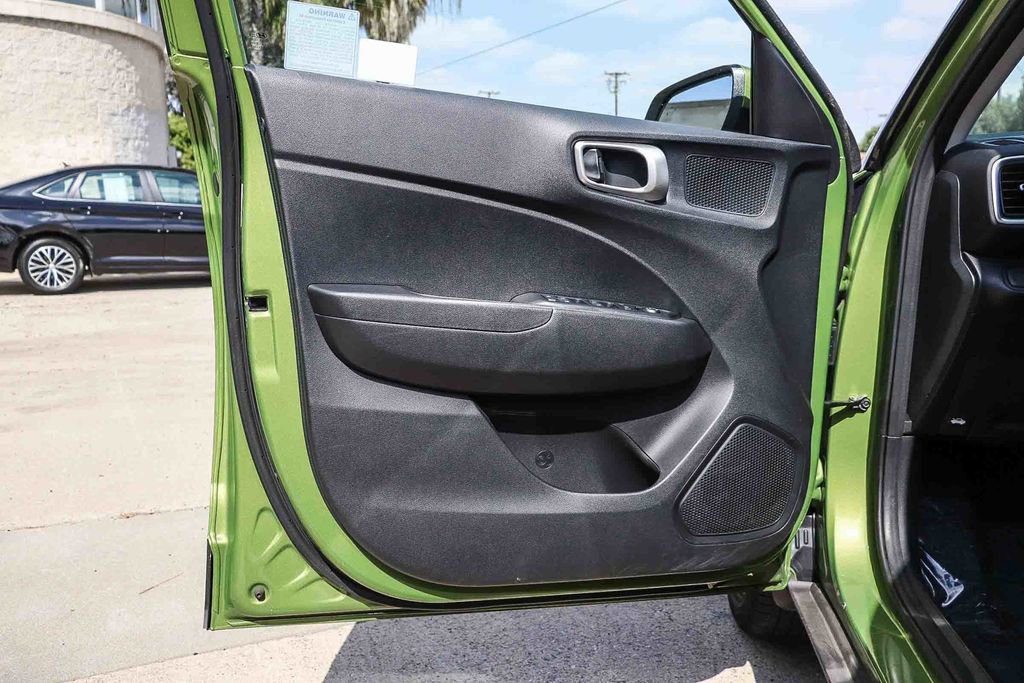 Used 2024 Hyundai Venue SEL image 23