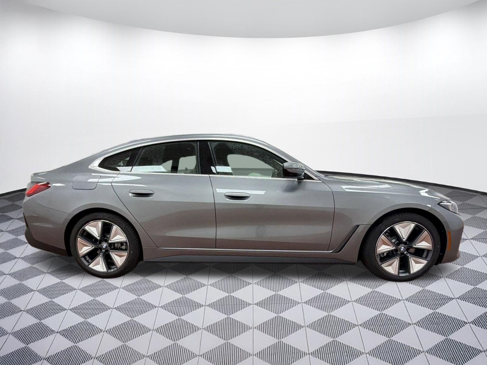 Used 2026 BMW i4 xDrive40i w/ Premium Package AWD/4WD image 7