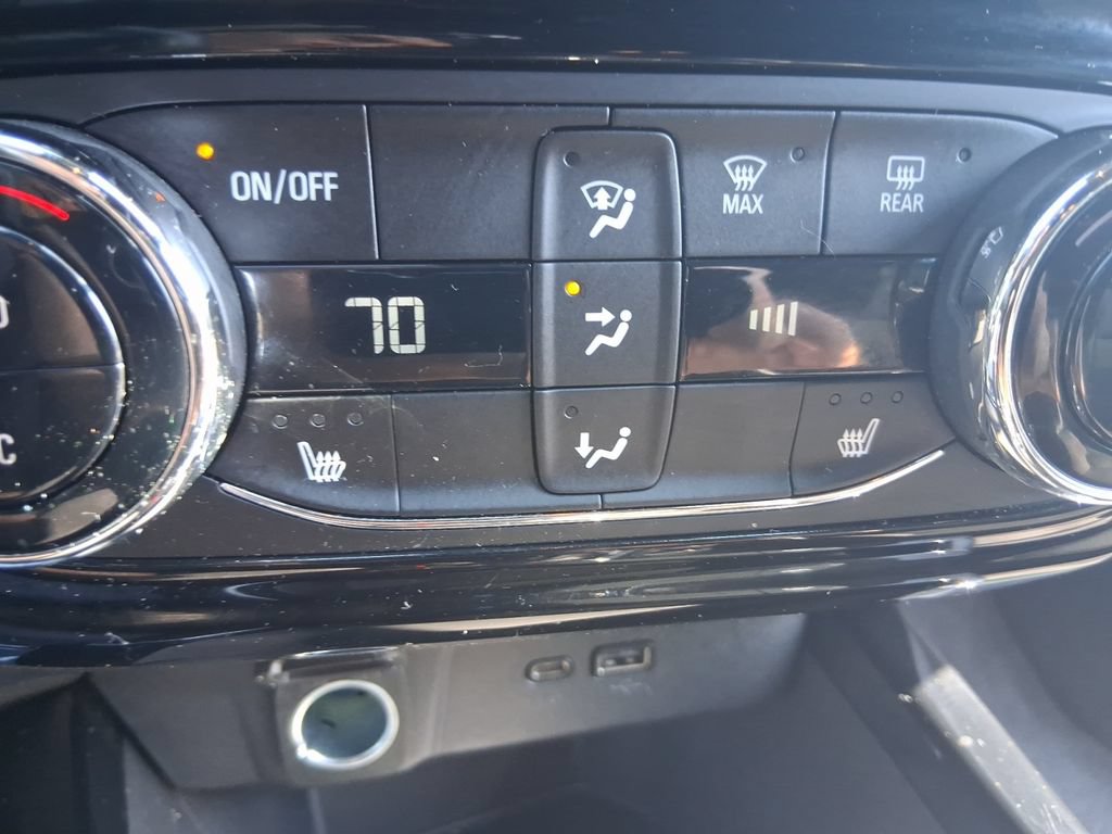 Used 2025 Chevrolet Trax RS w/ Driver Confidence Package FWD image 30