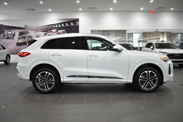 Used 2025 Audi Q5 Premium w/ Convenience Package image 12