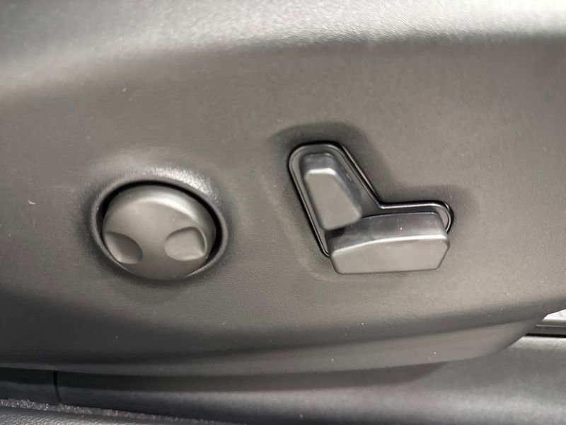 New 2026 Chrysler Pacifica Limited image 17