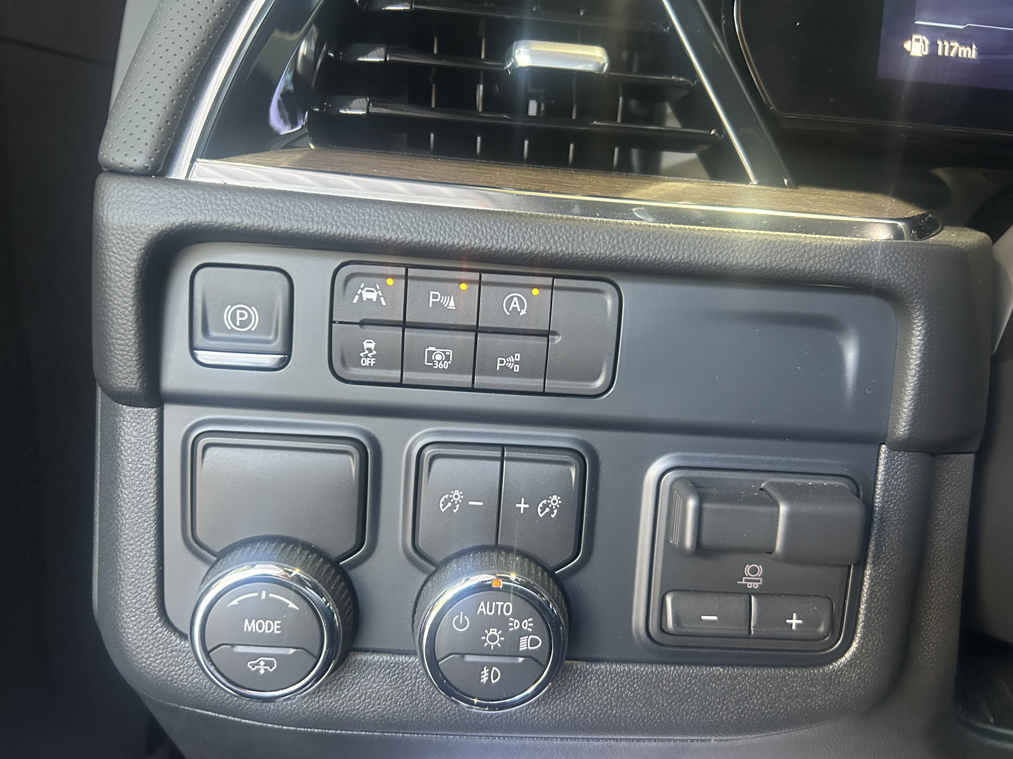 Used 2026 Chevrolet Tahoe High Country RWD image 30