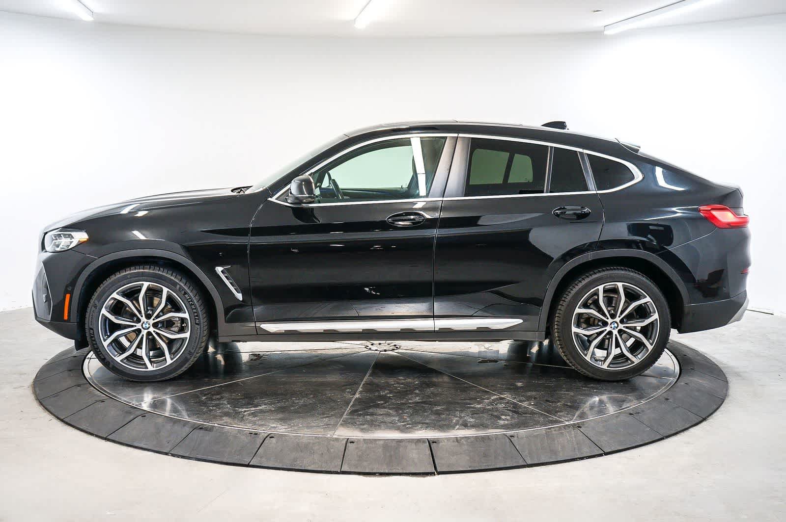 Used 2022 BMW X4 xDrive30i w/ Parking Assistance Package AWD/4WD image 2