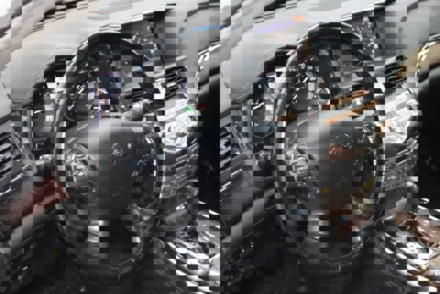 Used 2012 INFINITI M56 x w/ Deluxe Touring Pkg image 14