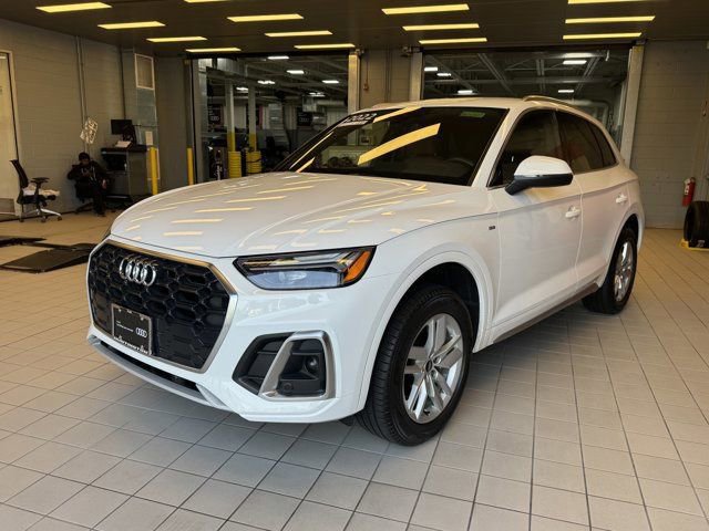 Used 2022 Audi Q5 2.0T Premium w/ Convenience Package AWD/4WD image 8