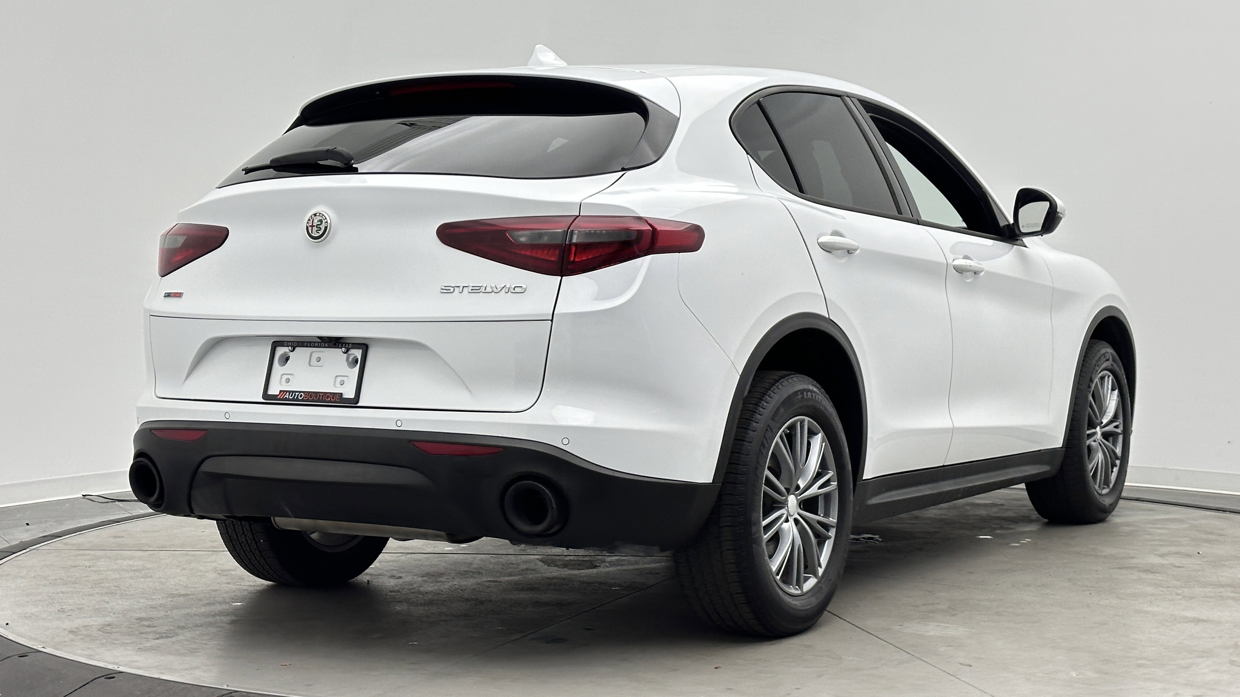 Used 2023 Alfa Romeo Stelvio Sprint RWD image 8