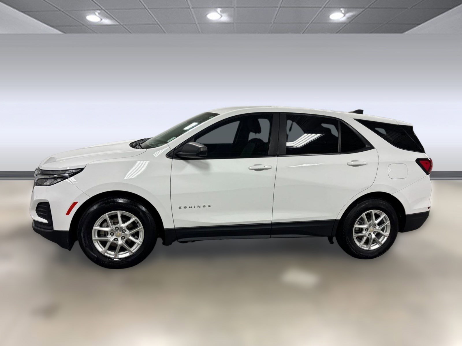Used 2022 Chevrolet Equinox LS w/ LS Convenience Package FWD image 2