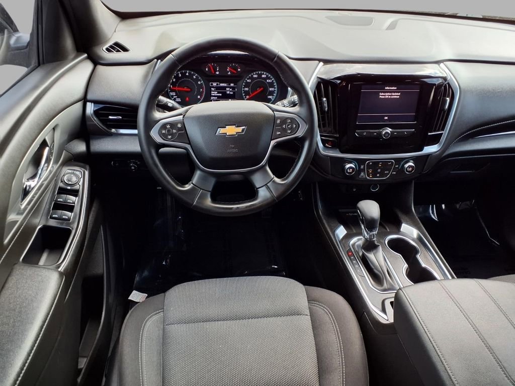 Used 2023 Chevrolet Traverse LT image 4