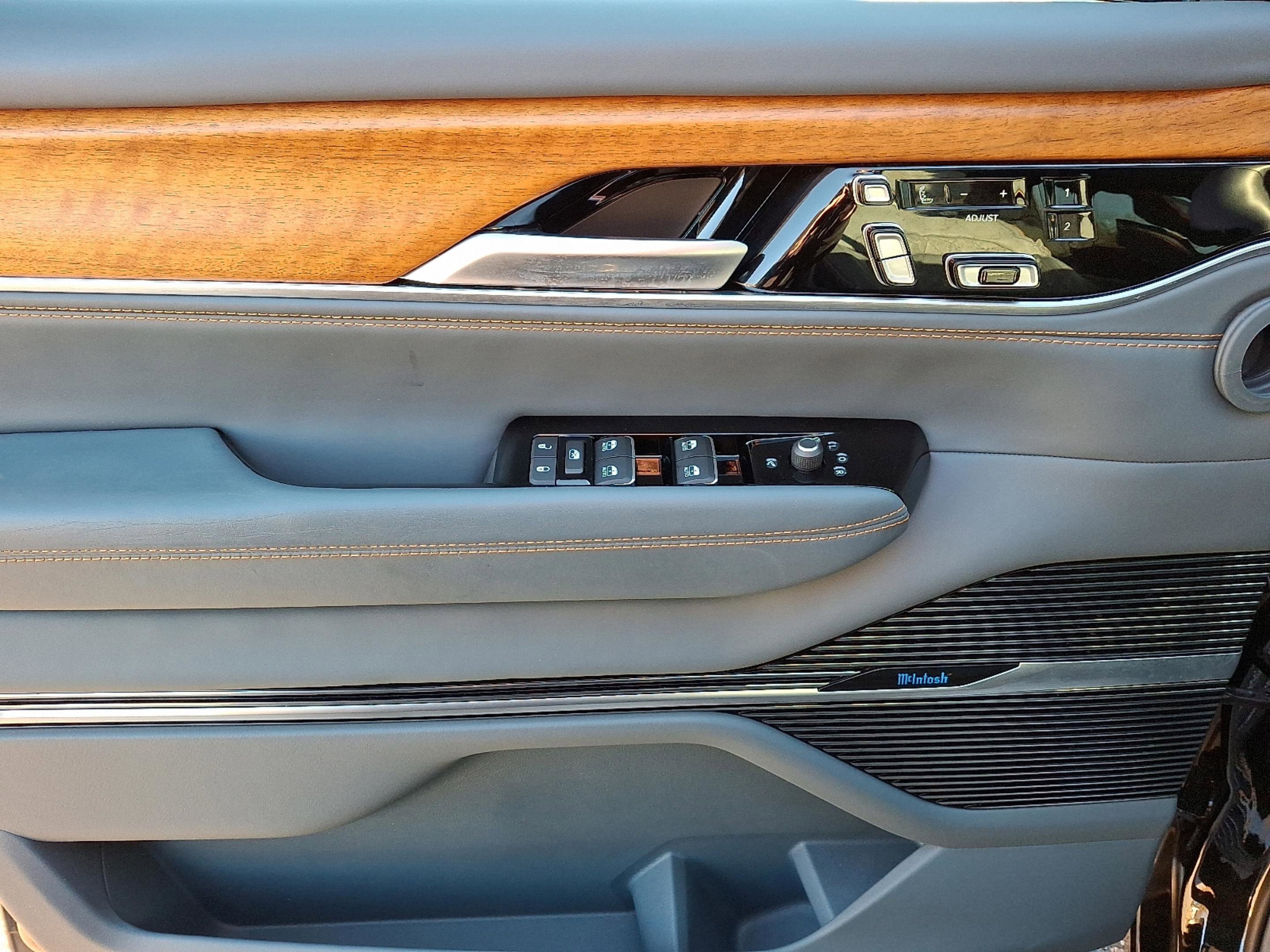 Certified 2024 Jeep Grand Wagoneer Series III w/ Rear Seat Video Group 1 image 8