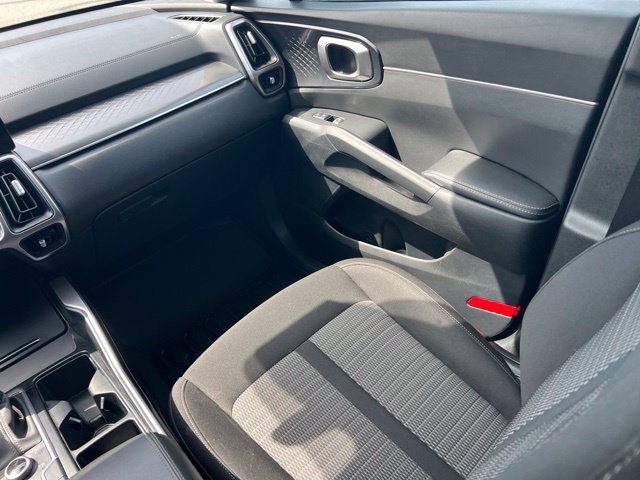 Certified 2023 Kia Sorento LX AWD/4WD image 13