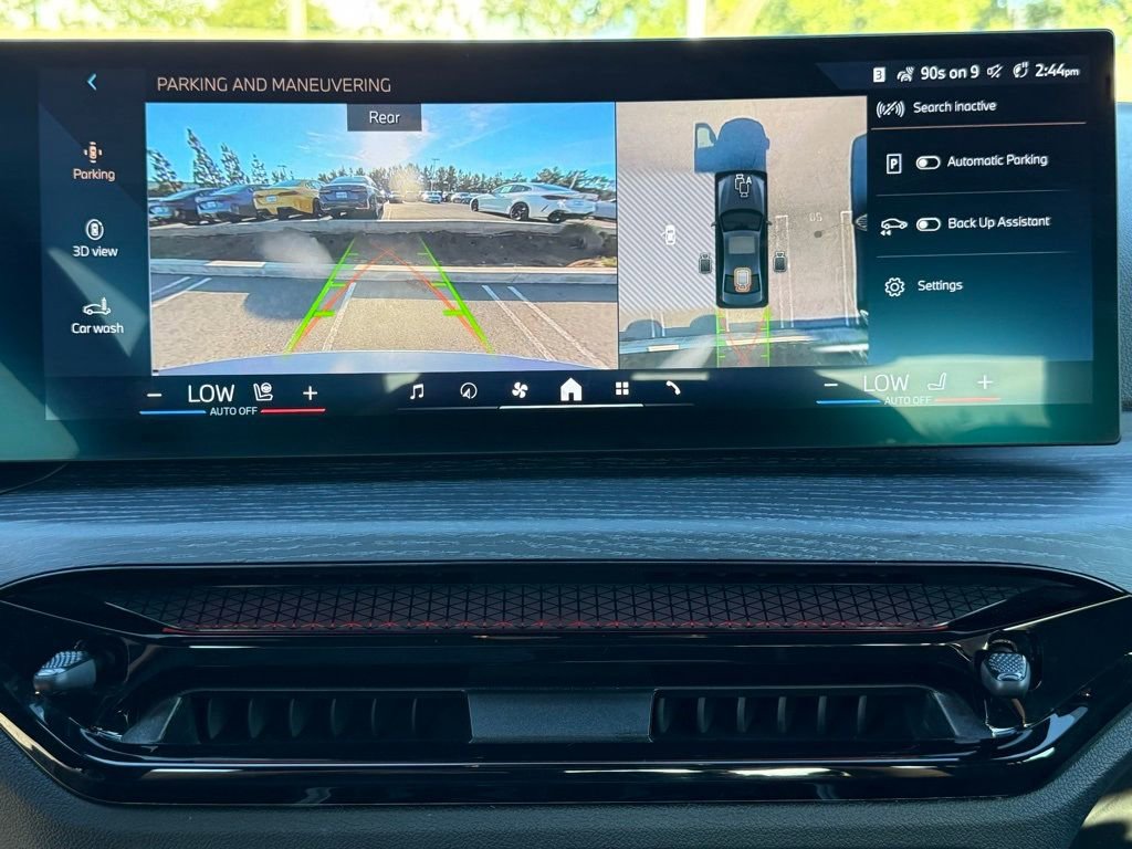 Used 2025 BMW 330i Sedan w/ Convenience Package image 28