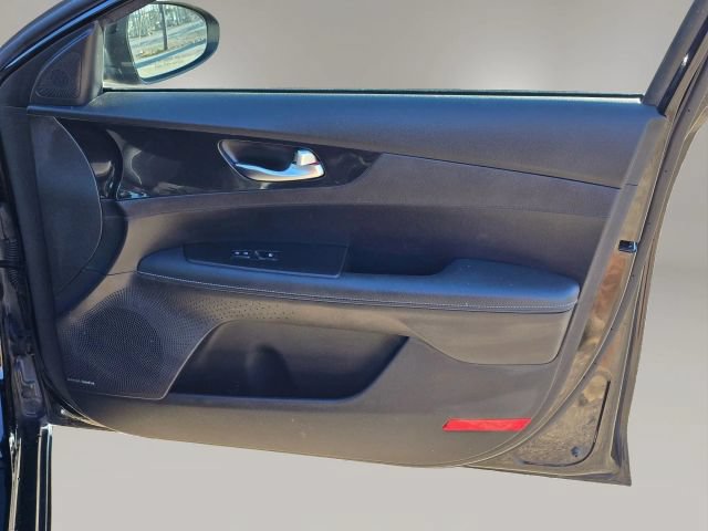 Used 2023 Kia Forte GT-Line w/ GT-Line Premium Package FWD image 16