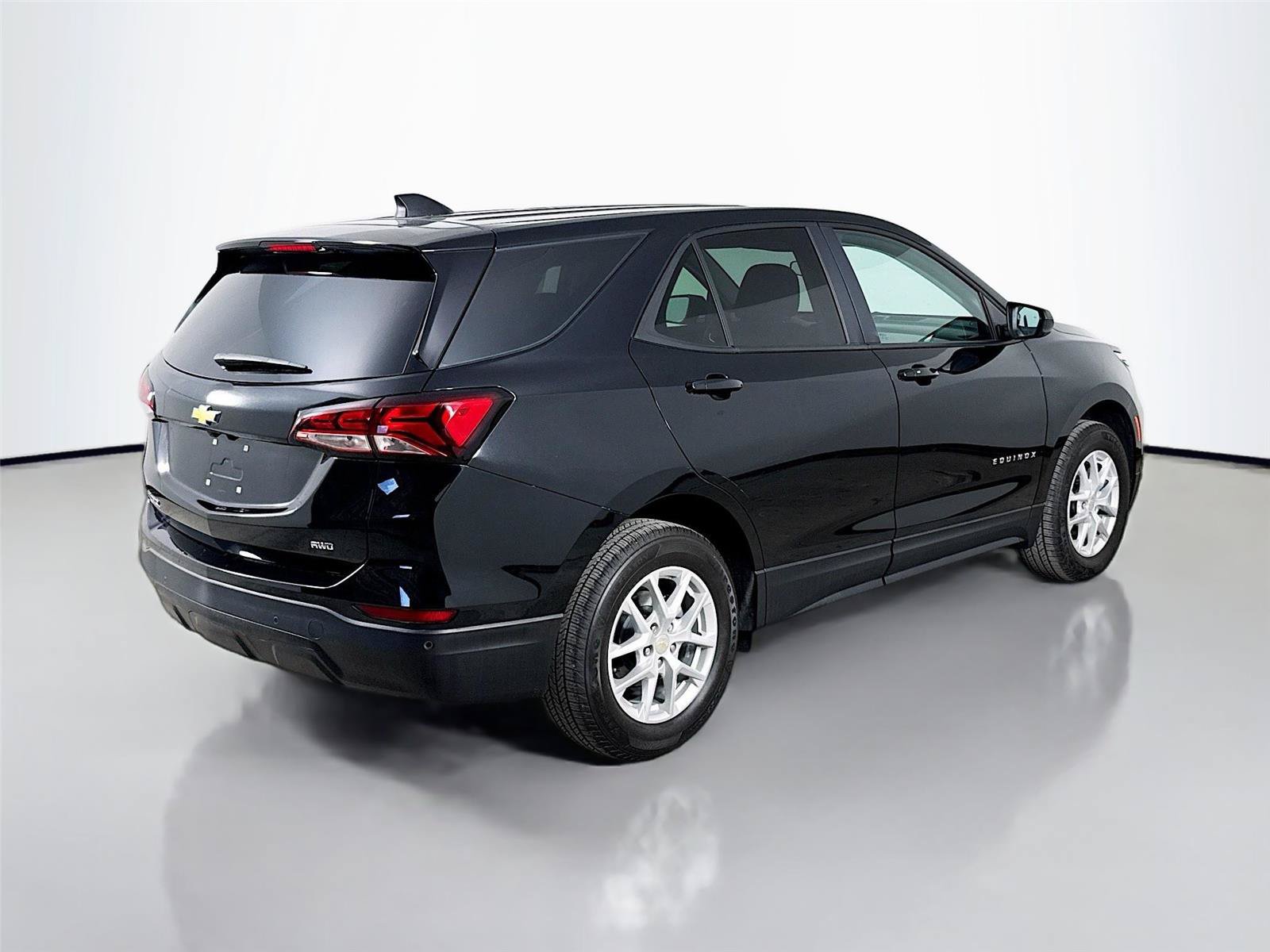 Used 2024 Chevrolet Equinox LS w/ LS Convenience Package AWD/4WD image 9