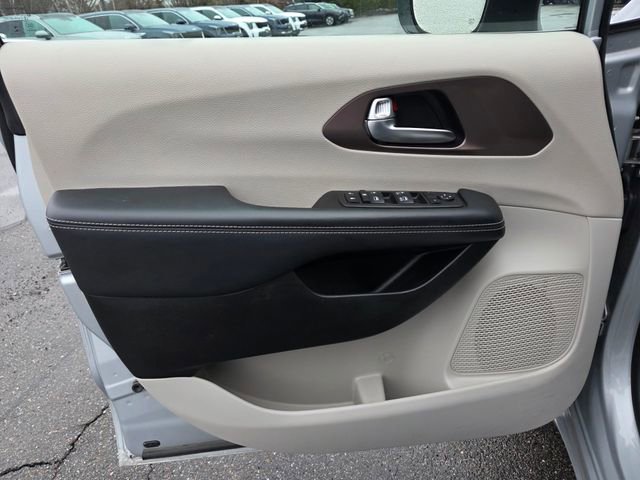 Used 2023 Chrysler Voyager LX FWD image 25